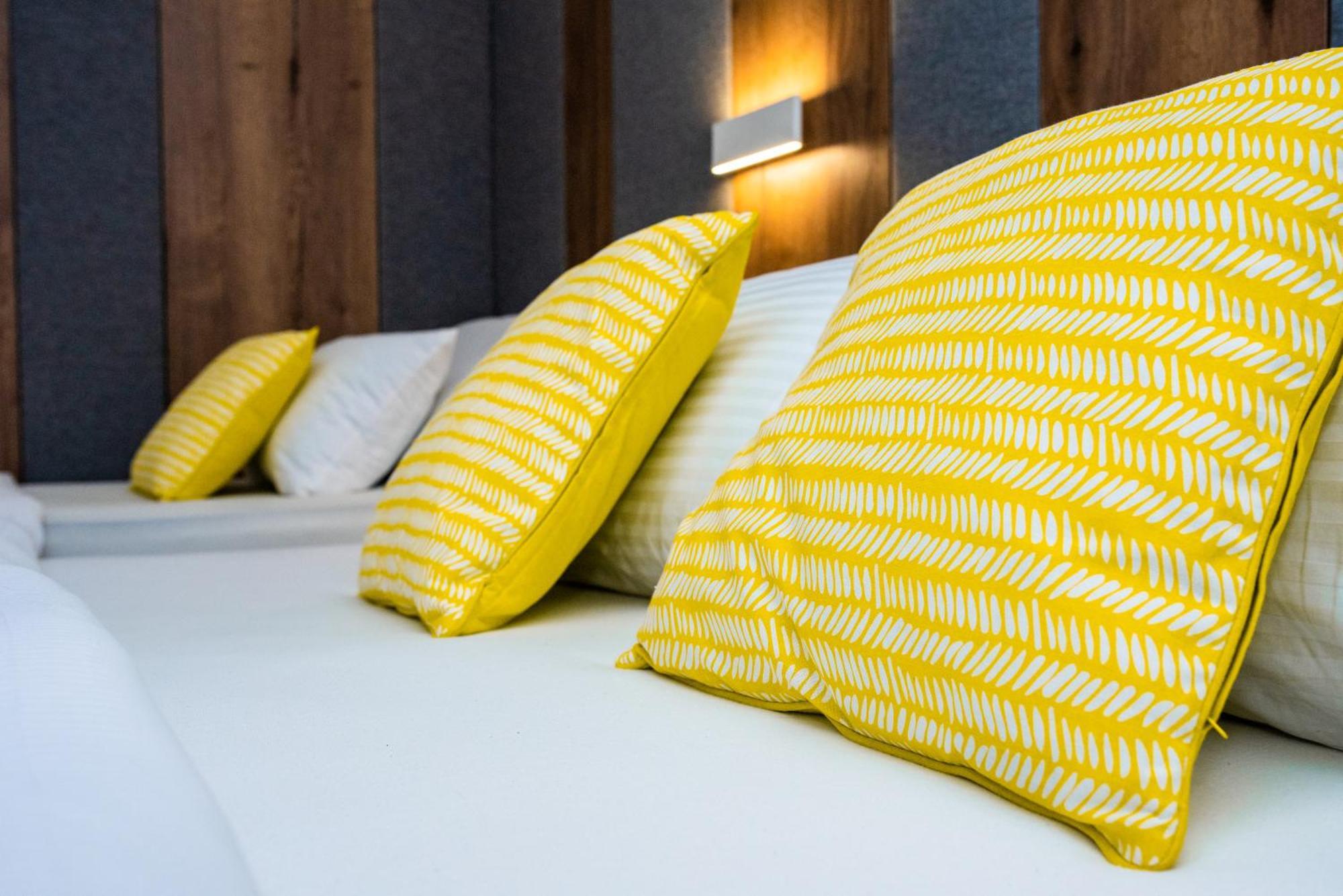 Swiss Plus Hotel Bihac Bagian luar foto