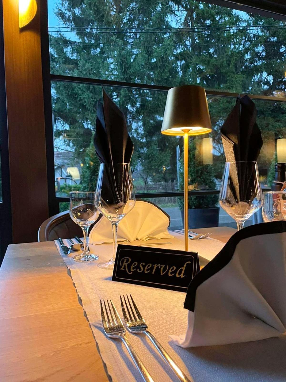 Swiss Plus Hotel Bihac Bagian luar foto
