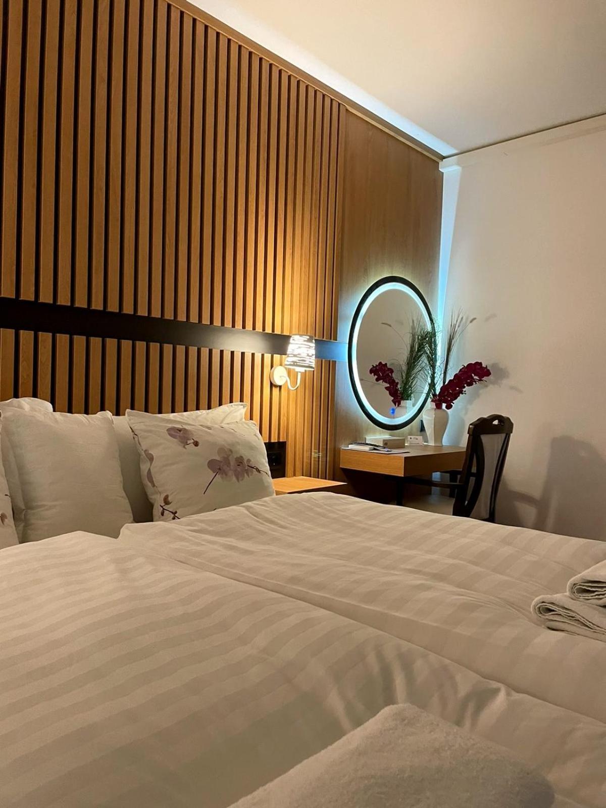 Swiss Plus Hotel Bihac Bagian luar foto