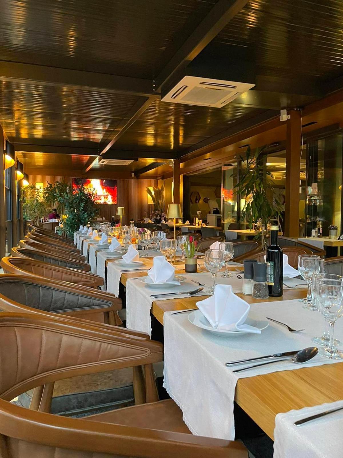 Swiss Plus Hotel Bihac Bagian luar foto