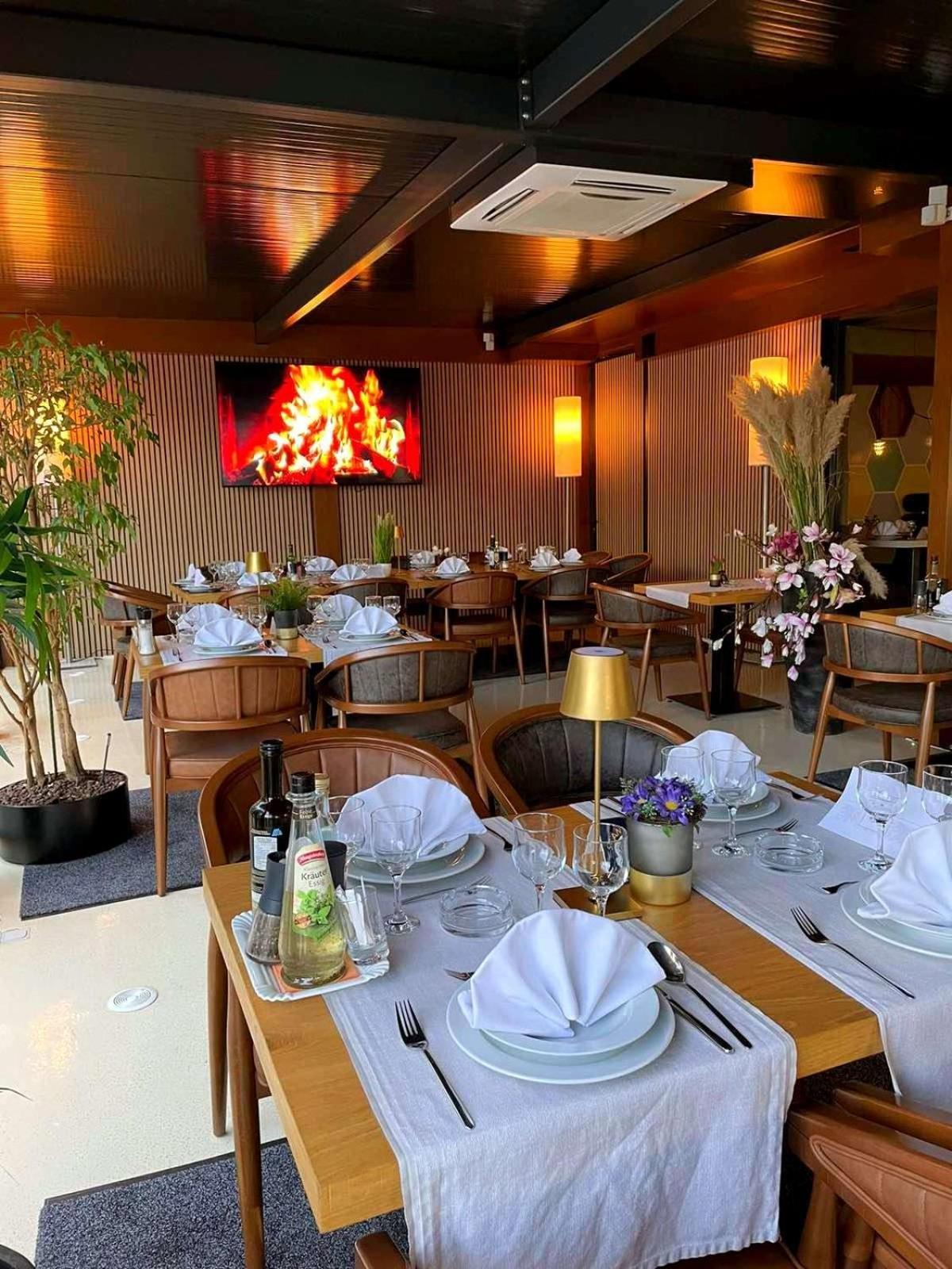 Swiss Plus Hotel Bihac Bagian luar foto