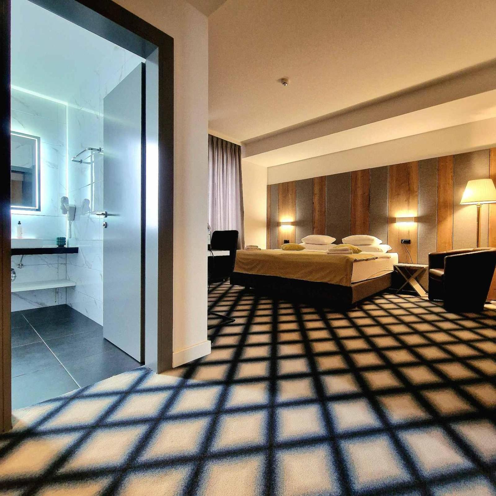 Swiss Plus Hotel Bihac Bagian luar foto