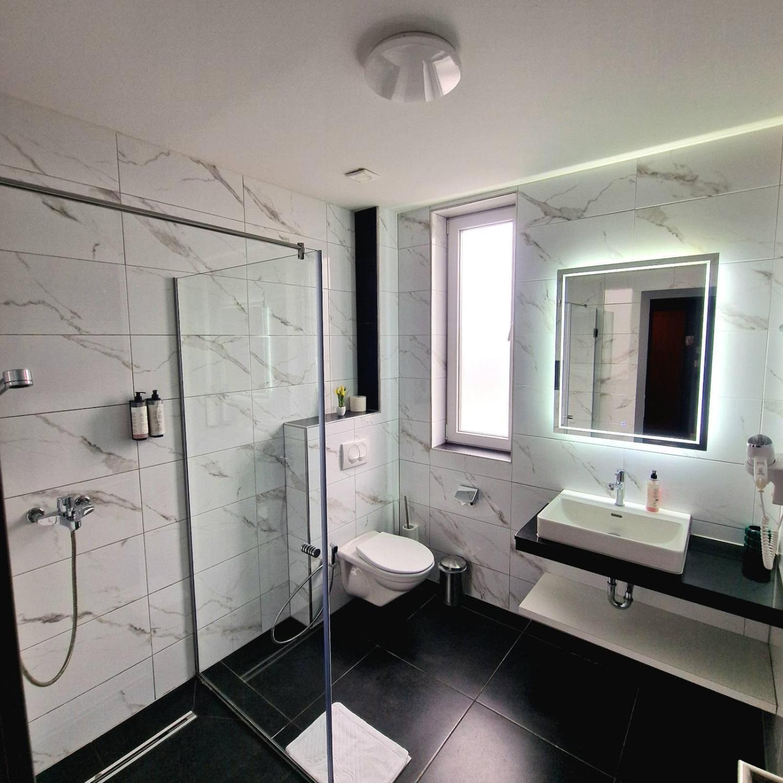 Swiss Plus Hotel Bihac Bagian luar foto