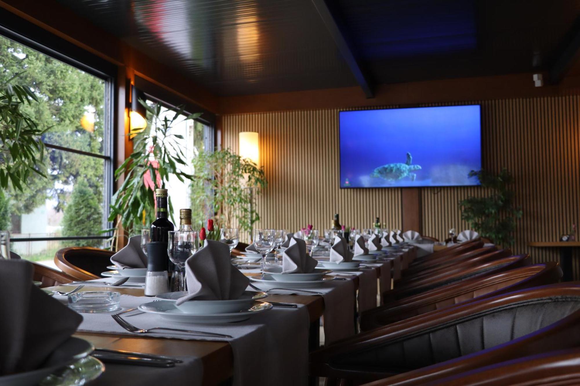 Swiss Plus Hotel Bihac Bagian luar foto