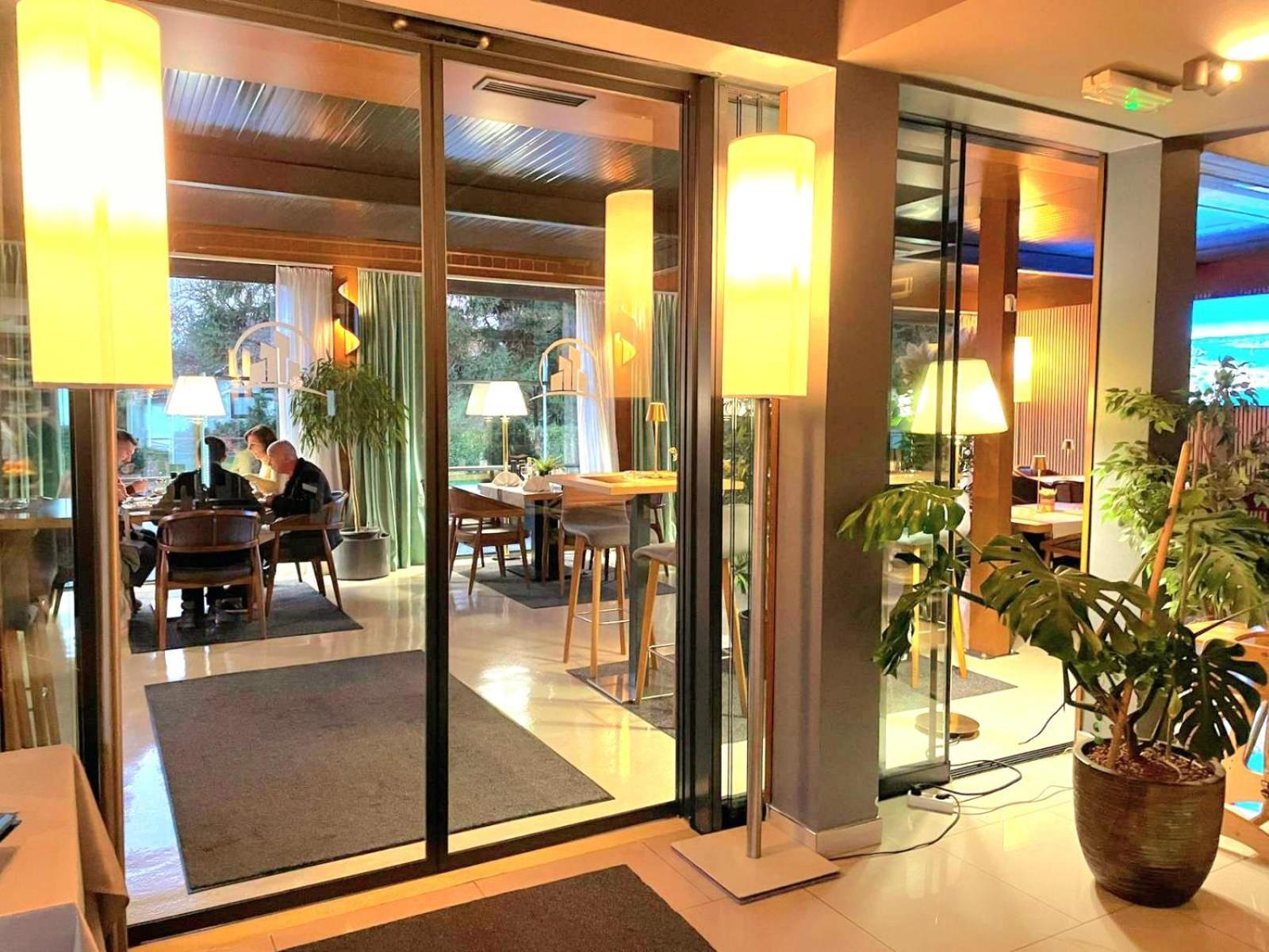 Swiss Plus Hotel Bihac Bagian luar foto