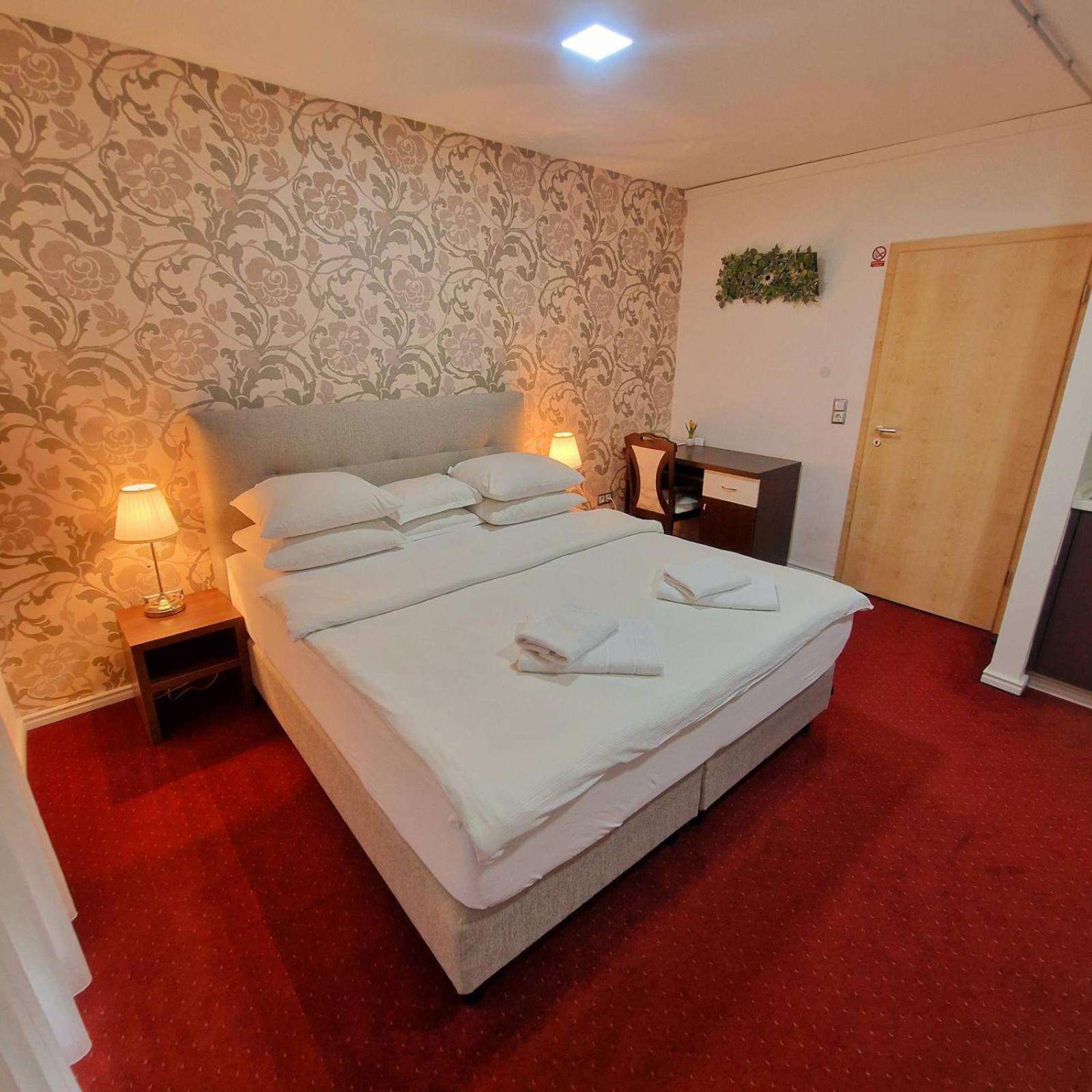 Swiss Plus Hotel Bihac Bagian luar foto