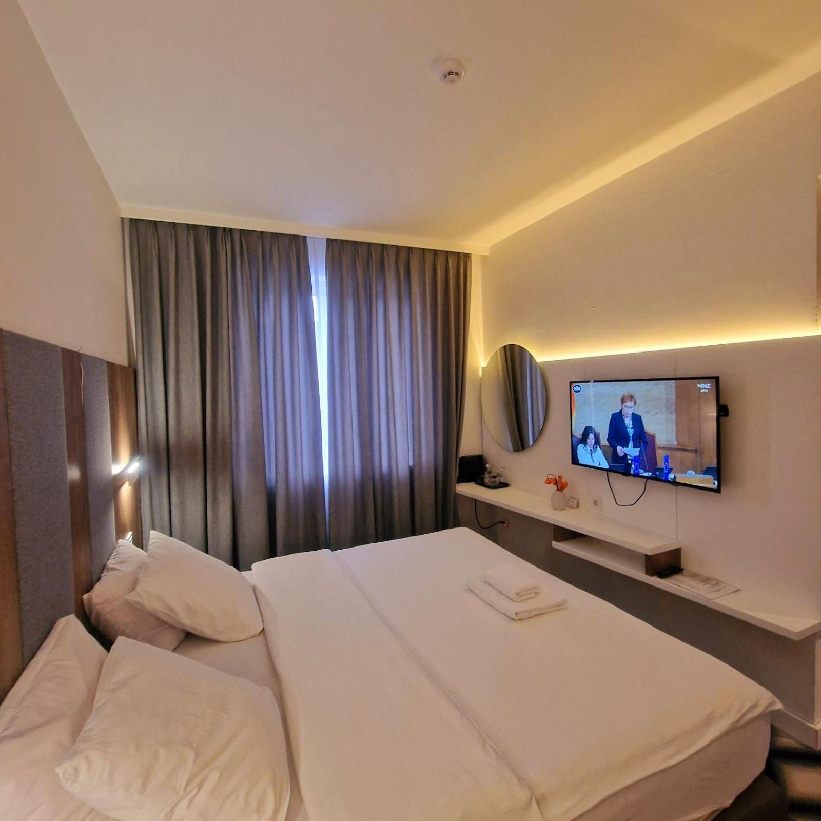 Swiss Plus Hotel Bihac Bagian luar foto